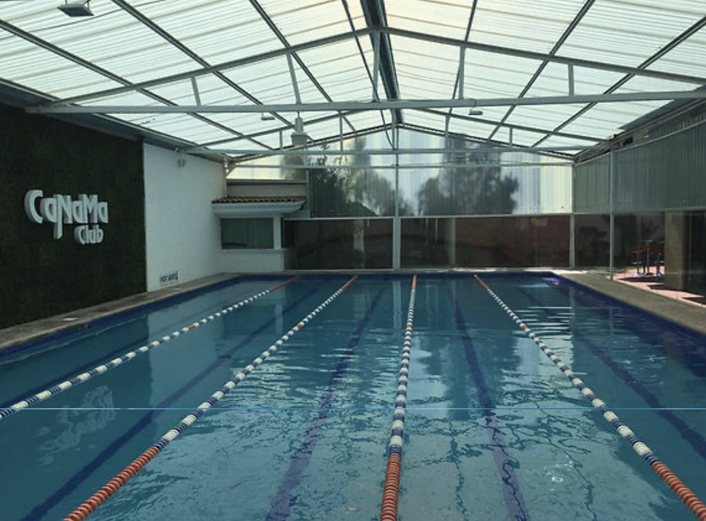 Piscina techada y climatizada de Canama Club.